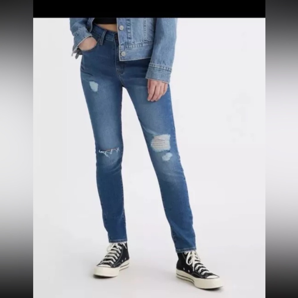 Levi's Women's 721 High Rise Skinny Leg  Distressed Jeans 26x30